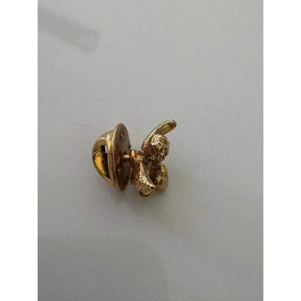 Vintage Gold Tone Cherub Angel Holding Heart Lapel Pin Brooch‎ Tie Tack Unisex